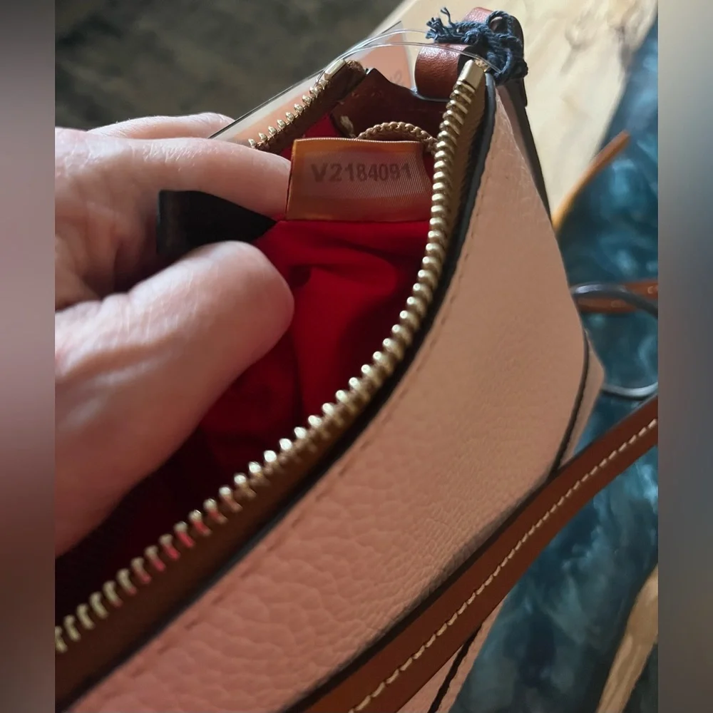 NWT Dooney & Bourke 1975 Izzy Pebble Leather Bag. Color Blush - Picture 6 of 8